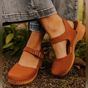 Mia Sophia Ankle Strap Swedish Clogs Size 37 / 7